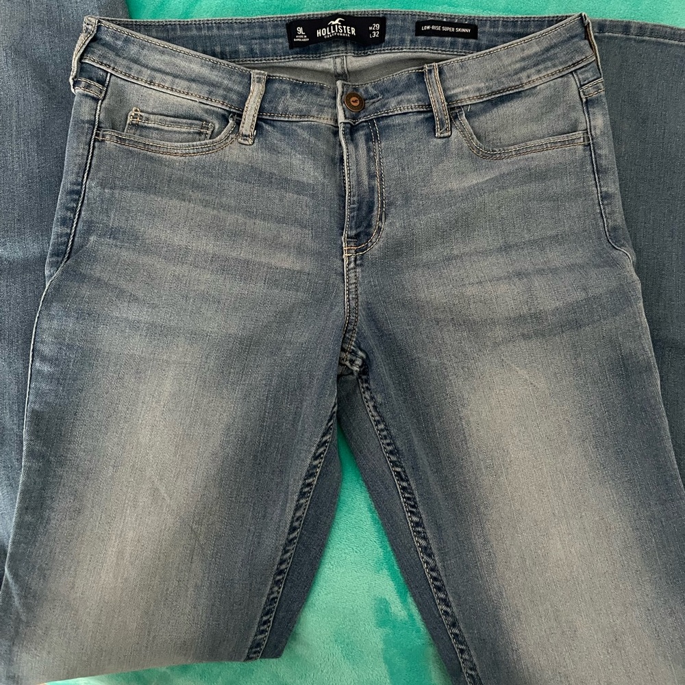 Brand New Hollister Low Rise Super Skinny jeans size 9L